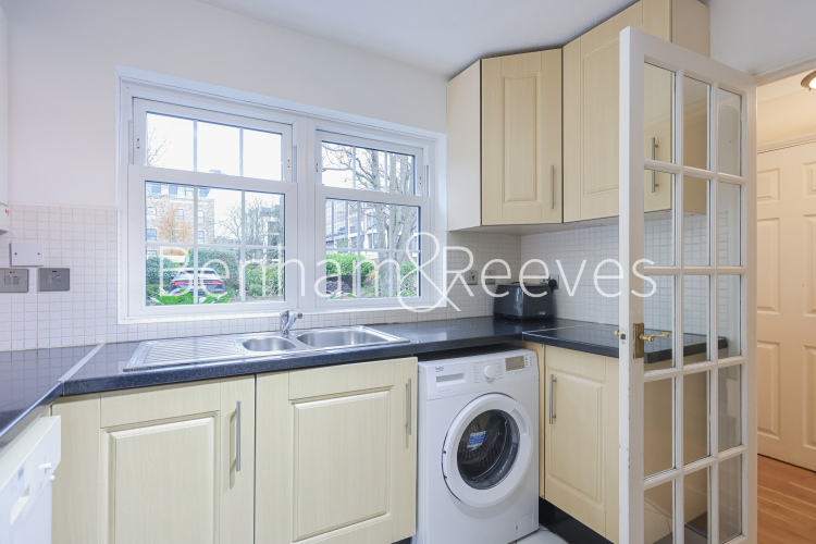 3 bedrooms flat to rent in Langham place, Hammersmith, W4-image 2