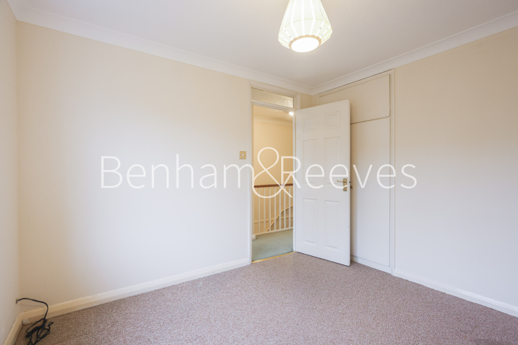 3 bedrooms flat to rent in Langham place, Hammersmith, W4-image 9