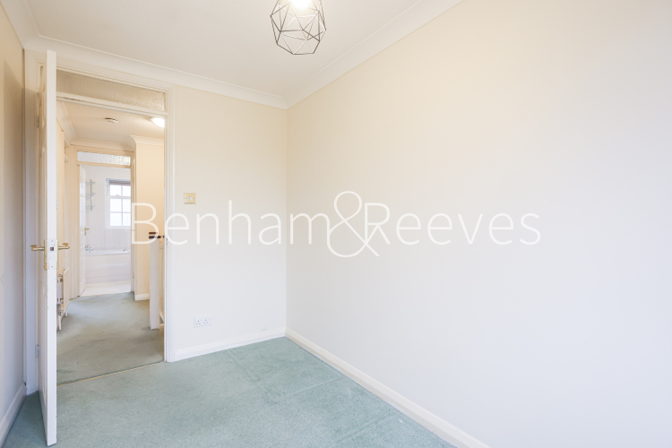3 bedrooms flat to rent in Langham place, Hammersmith, W4-image 17