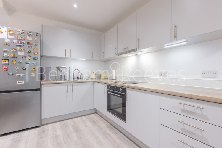2  bedrooms flat to rent in Glenthorne Road, Hammersmith, W6-image 2