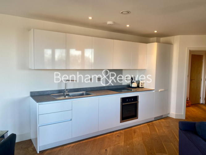 1 bedroom flat to rent in Cavendish Road, Hammersmith, SW19-image 2