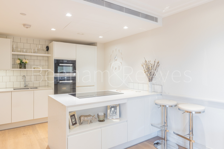 1 bedroom flat to rent in Queens Wharf, Crisp Road, W6-image 2