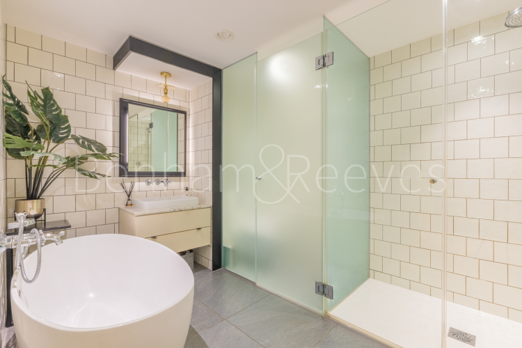 1  bedroom flat to rent in Queens Wharf, Crisp Road, W6-image 4