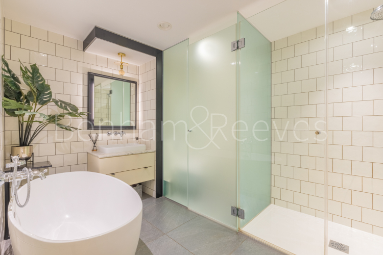 1 bedroom flat to rent in Queens Wharf, Crisp Road, W6-image 4