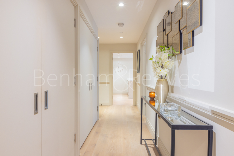 1  bedroom flat to rent in Queens Wharf, Crisp Road, W6-image 14