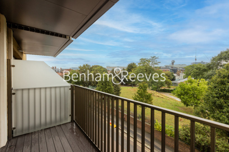 2  bedrooms flat to rent in Holland House, Parr's Way, W6-image 5