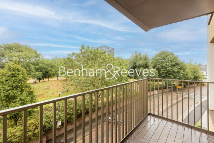 2  bedrooms flat to rent in Holland House, Parr's Way, W6-image 10