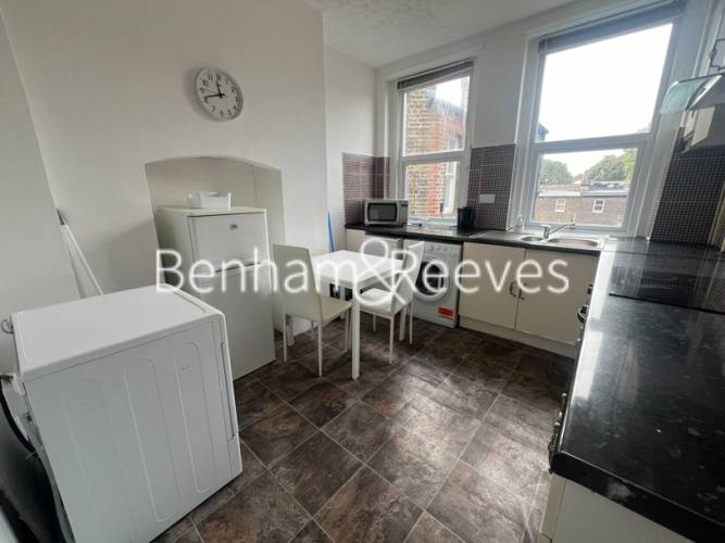 2  bedrooms flat to rent in Talgarth Mansions, Talgarth Road, W14-image 2