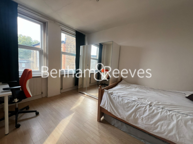 2  bedrooms flat to rent in Talgarth Mansions, Talgarth Road, W14-image 3