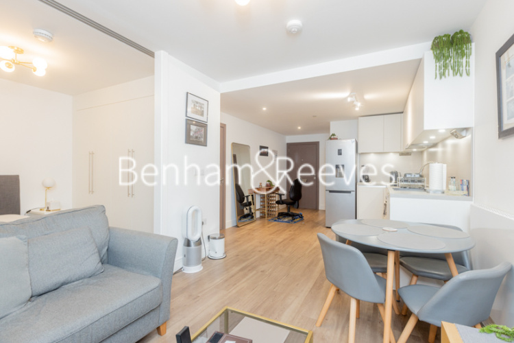 1  bedroom flat to rent in Faulkner House, Tierney Lane, W6-image 1