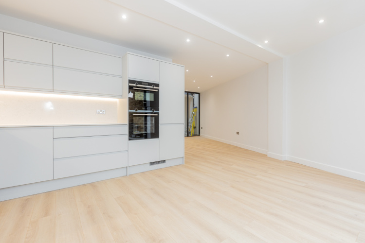 3  bedrooms flat to rent in Disraeli Road, Hammersmith, SW15-image 2