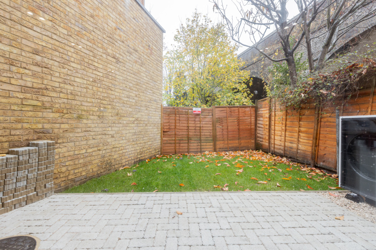 3  bedrooms flat to rent in Disraeli Road, Hammersmith, SW15-image 5