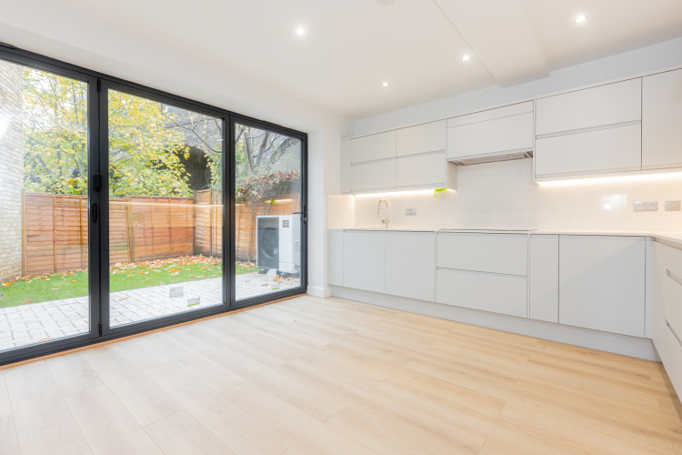 3  bedrooms flat to rent in Disraeli Road, Hammersmith, SW15-image 6