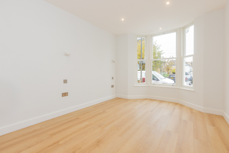 3  bedrooms flat to rent in Disraeli Road, Hammersmith, SW15-image 8