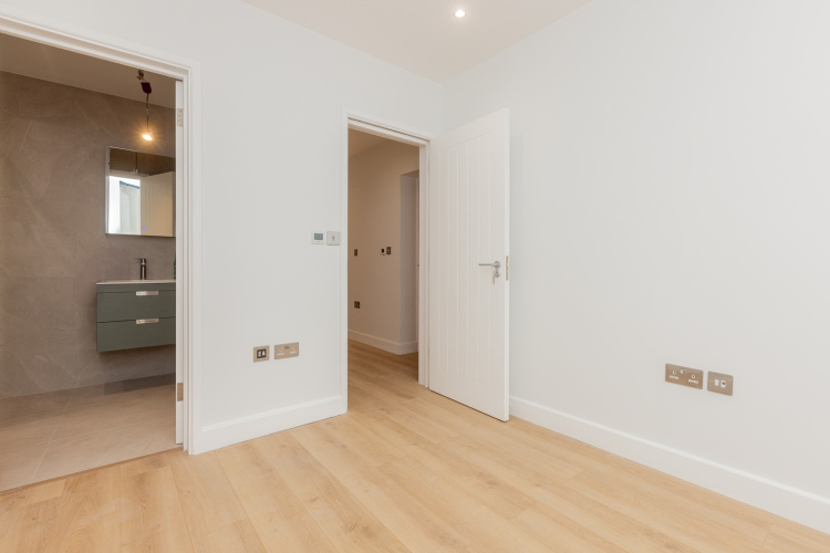 3  bedrooms flat to rent in Disraeli Road, Hammersmith, SW15-image 10