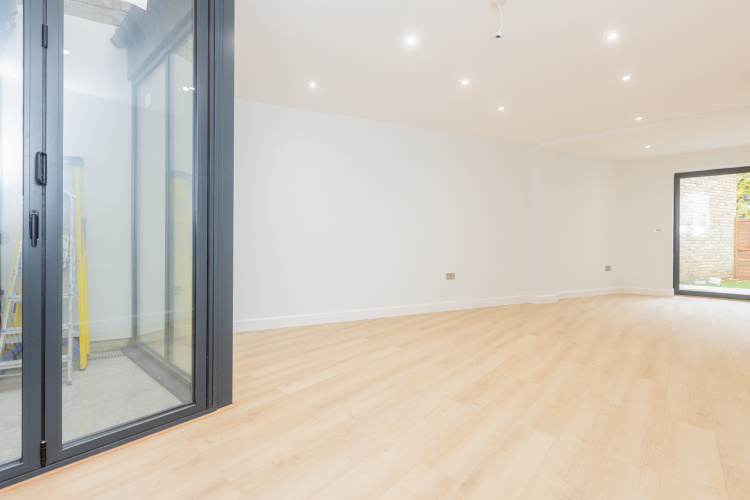 3  bedrooms flat to rent in Disraeli Road, Hammersmith, SW15-image 11