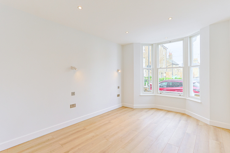 2  bedrooms flat to rent in Disraeli Road, Hammersmith, SW15-image 9
