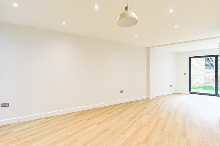 2  bedrooms flat to rent in Disraeli Road, Hammersmith, SW15-image 10