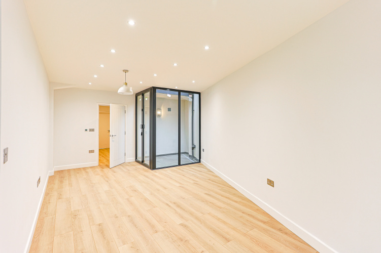 2  bedrooms flat to rent in Disraeli Road, Hammersmith, SW15-image 13