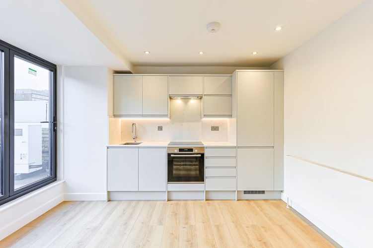 2  bedrooms flat to rent in Disraeli Road, Hammersmith, SW15-image 2