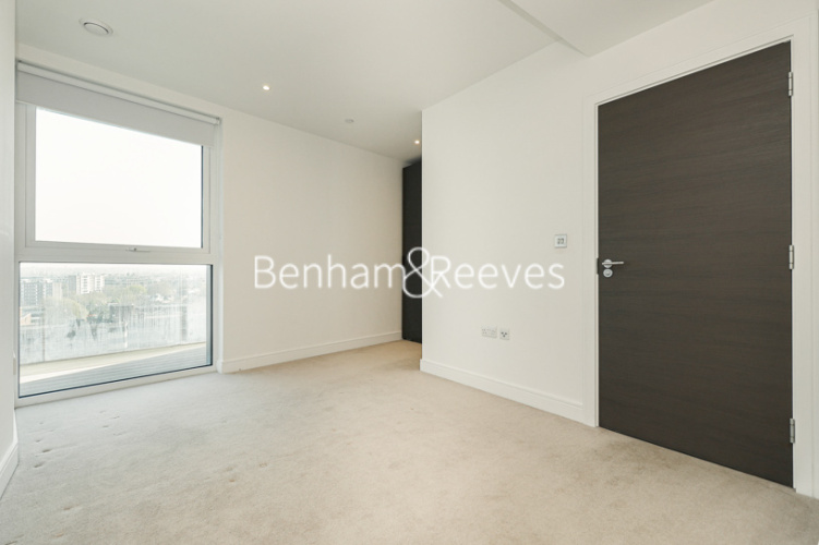 2  bedrooms flat to rent in Glenthorne Road, Sovereign Court, W6-image 3