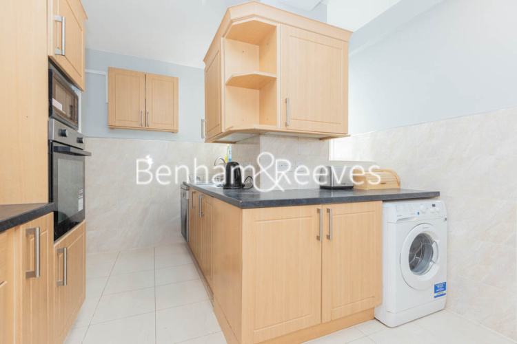 4  bedrooms flat to rent in Latymer Court, Hammersmith, W6-image 2