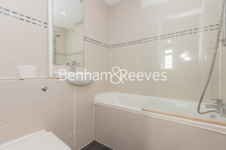 4  bedrooms flat to rent in Latymer Court, Hammersmith, W6-image 9