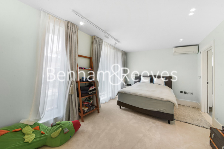5  bedrooms flat to rent in Copse Hill, Hammersmith, SW20-image 3
