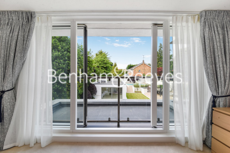 5  bedrooms flat to rent in Copse Hill, Hammersmith, SW20-image 5