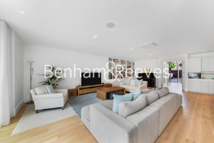 5  bedrooms flat to rent in Copse Hill, Hammersmith, SW20-image 8