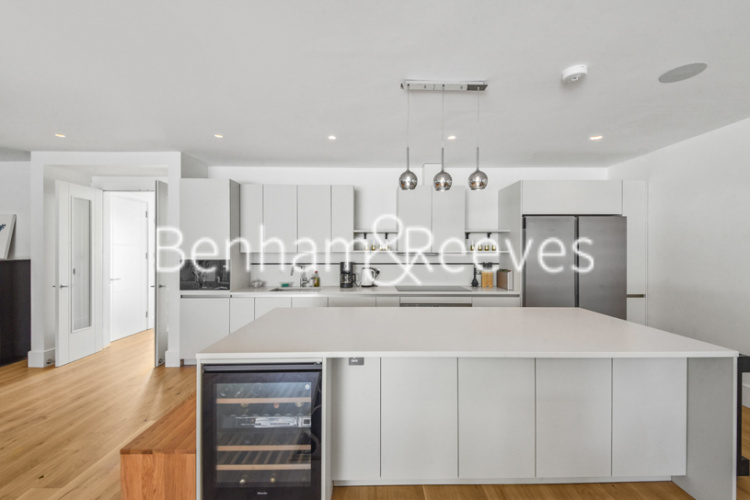 5  bedrooms flat to rent in Copse Hill, Hammersmith, SW20-image 9