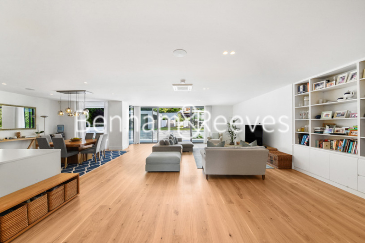 5  bedrooms flat to rent in Copse Hill, Hammersmith, SW20-image 13
