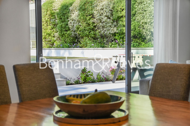 5  bedrooms flat to rent in Copse Hill, Hammersmith, SW20-image 17
