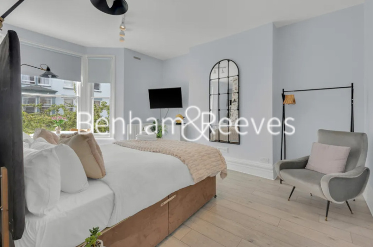 Studio flat to rent in Lena Gardens, Hammersmith, W6-image 1