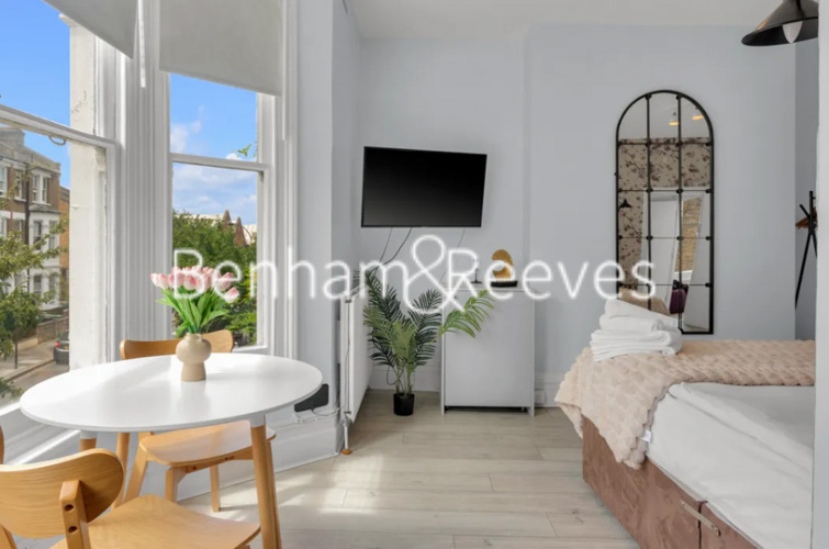 Studio flat to rent in Lena Gardens, Hammersmith, W6-image 3