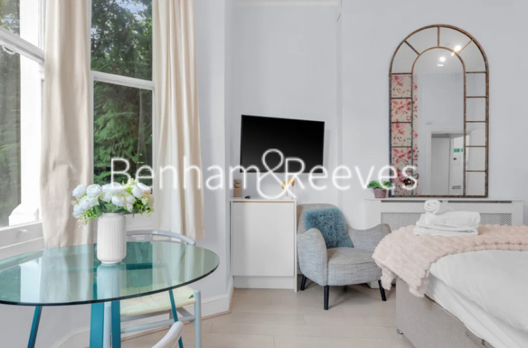 Studio flat to rent in Lena Gardens, Hammersmith, W6-image 5