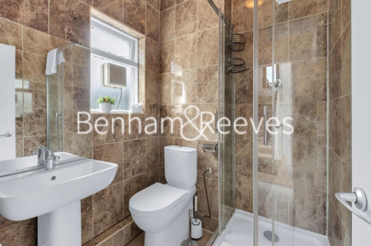 Studio flat to rent in Lena Gardens, Hammersmith, W6-image 4