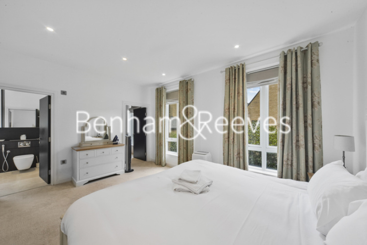5  bedrooms flat to rent in Ashchurch Grove, Hammersmith, W12-image 4