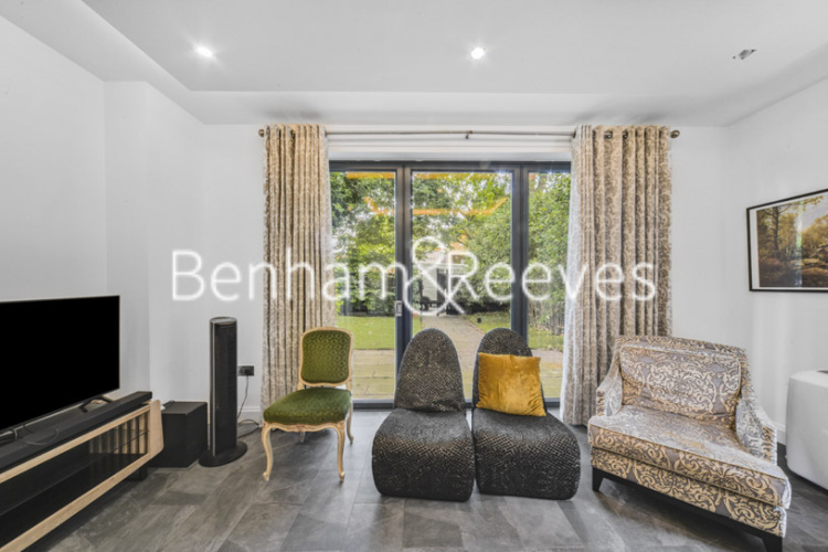5  bedrooms flat to rent in Ashchurch Grove, Hammersmith, W12-image 25
