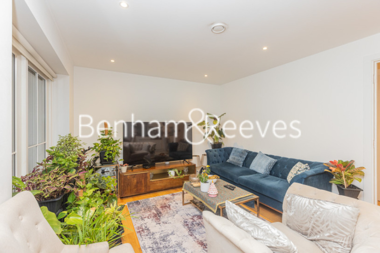 2  bedrooms flat to rent in Upper Richmond Road, Hammersmith, SW15-image 1