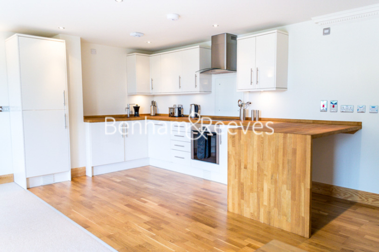 3 bedrooms house to rent in School Mews, Cable Street, E1-image 2