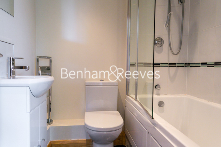 3 bedrooms house to rent in School Mews, Cable Street, E1-image 4