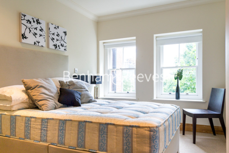 3 bedrooms house to rent in School Mews, Cable Street, E1-image 6