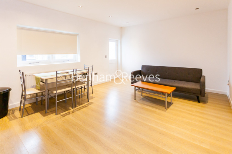 2 bedrooms flat to rent in Myrdle Street, Aldgate East, E1-image 1