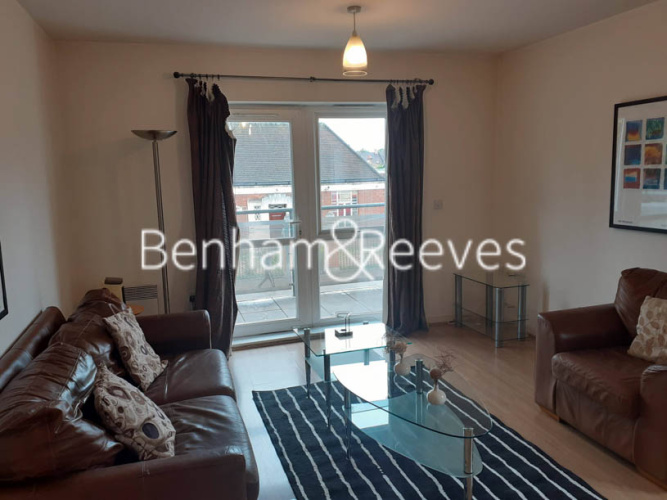 1 bedroom flat to rent in High Road, Ilford, IG1-image 1