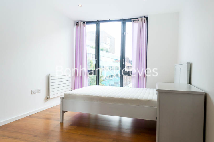 3 bedrooms flat to rent in Pegaso Building, Nile Street, Old Street, N1-image 3