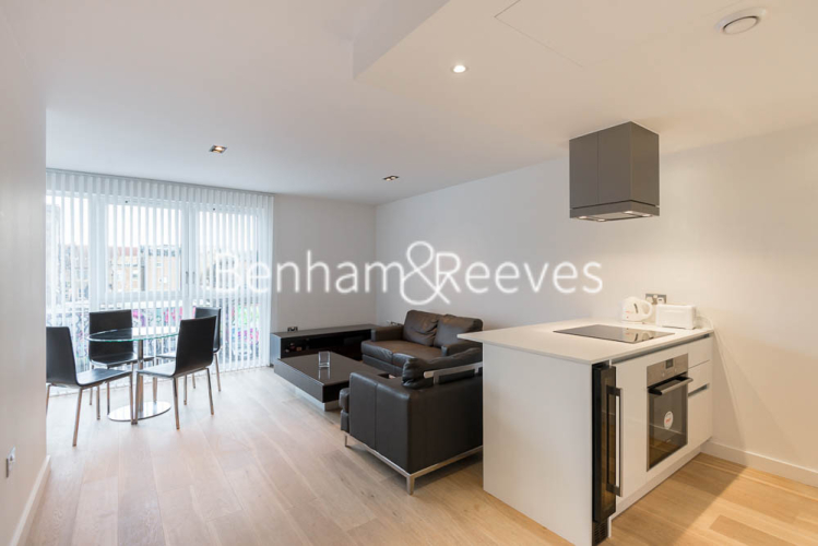 1 bedroom flat to rent in Courtyard Apartments, Avantgarde, E1-image 1