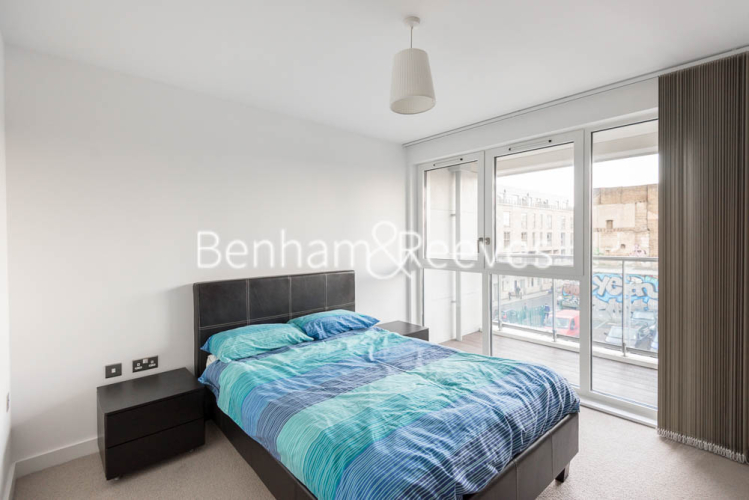1 bedroom flat to rent in Courtyard Apartments, Avantgarde, E1-image 3