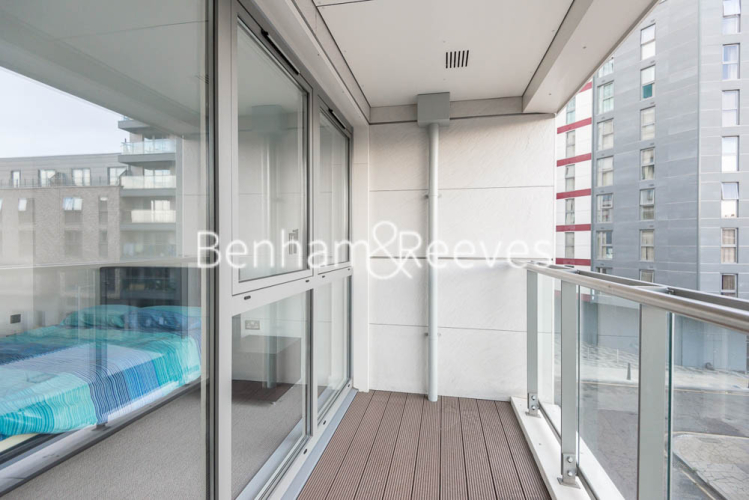 1 bedroom flat to rent in Courtyard Apartments, Avantgarde, E1-image 5