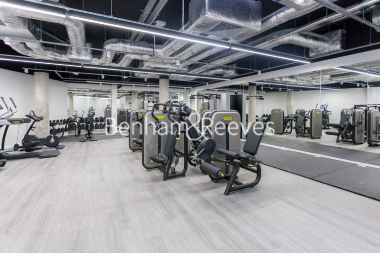 3  bedrooms flat to rent in Delphini Apartments, St George Circus, SE1-image 5